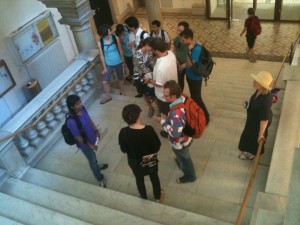 Professor Koch (far right) and Dr. Limbeck-Lilienau (with red backpack) show VISU students a memorial to Vienna Circle founder, Moritz Schlick, who was killed on that spot by a deranged student on 22 June 1936. (3 July 2013)